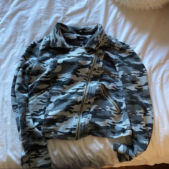 Rue 21 black and gray camouflage shacket - Picture 1 of 5